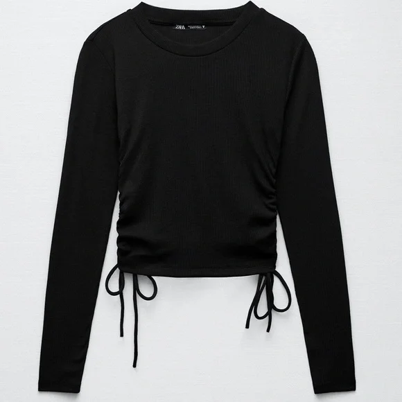 Spotted on Sophie: ZARA RIBBED TOP WITH GATHER DETAIL - Picture 8 of 13